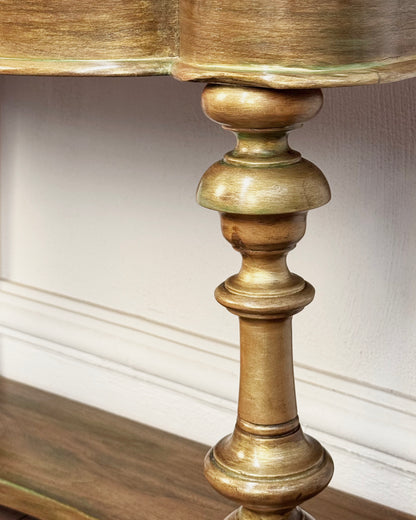 Recibidor Antiguo en Dorado y Cuero | Casa Perlo