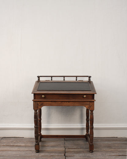 Vintage Hallway | Casa Perlo