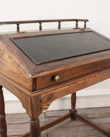 Vintage Hallway | Casa Perlo