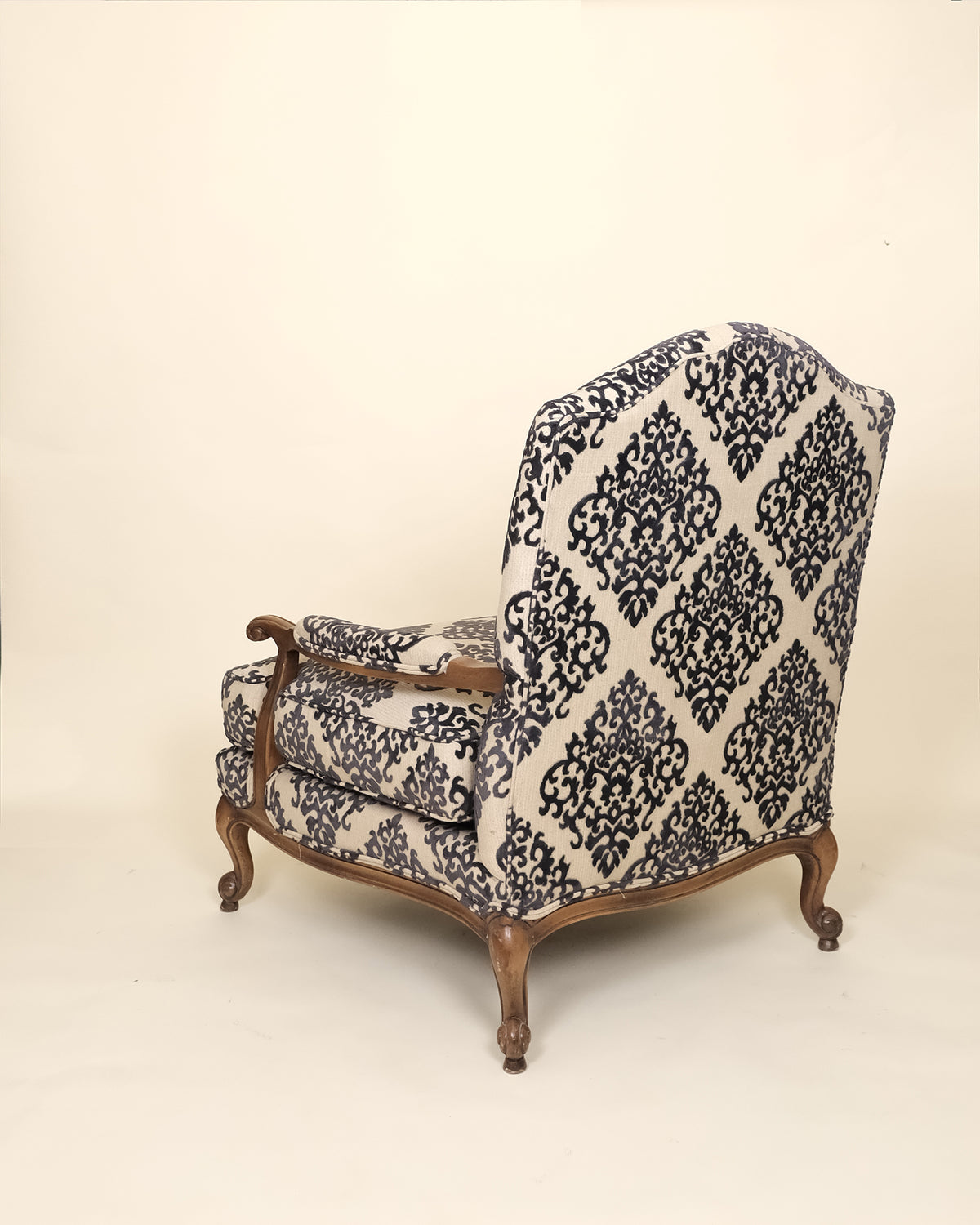 Sillón Vintage Tapizado en Damasco