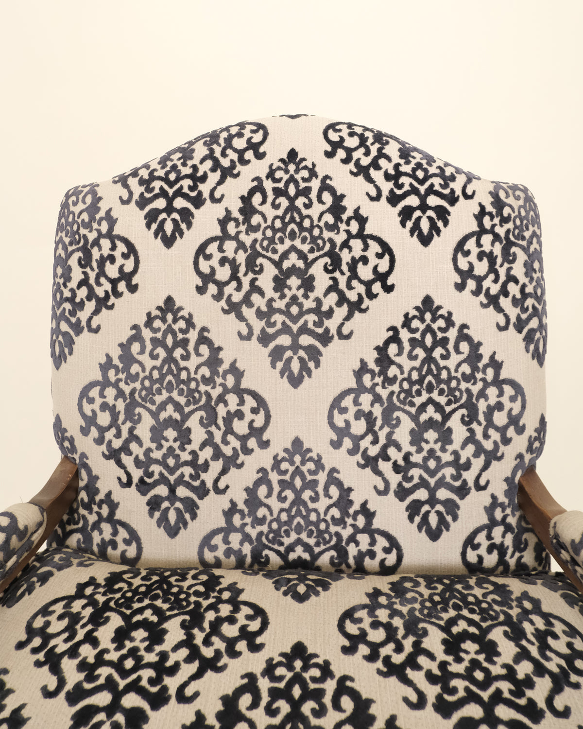 Sillón Vintage Tapizado en Damasco