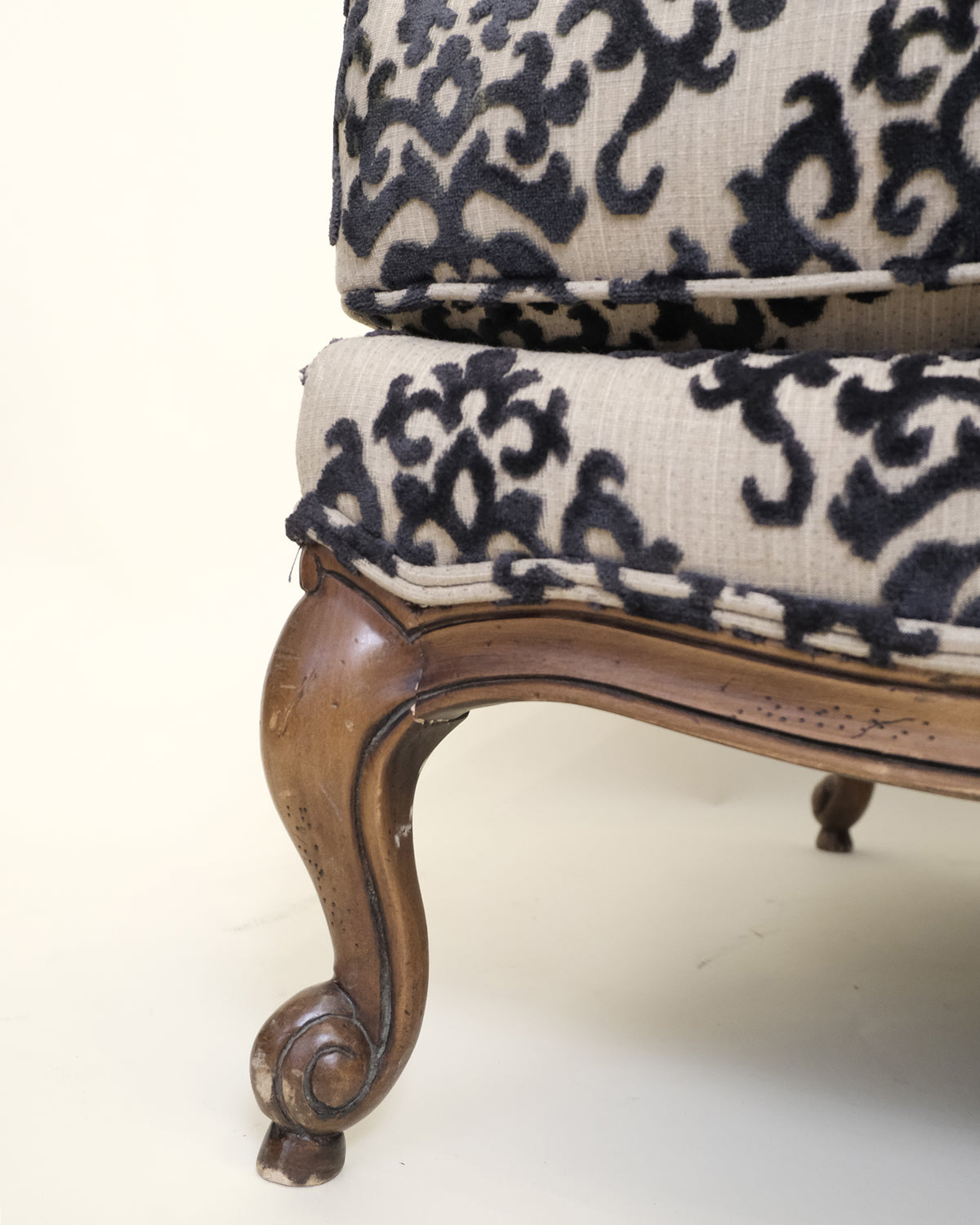 Sillón Vintage Tapizado en Damasco