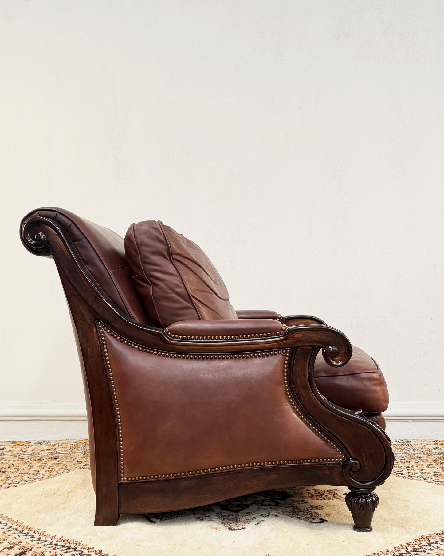 Sillón Vintage de Cuero con Otomán | Casa Perlo