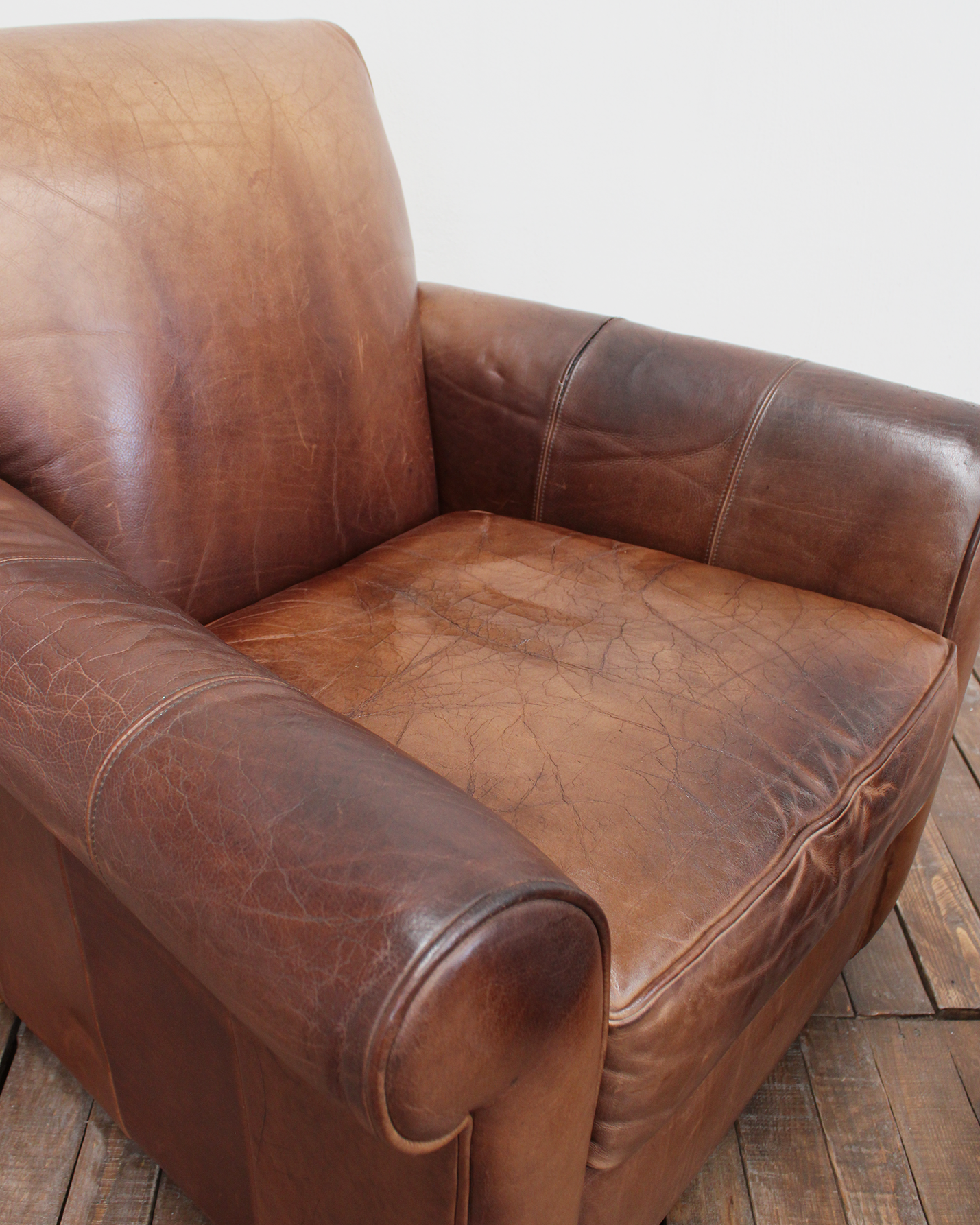 Sillón Vintage de Piel de Otomán | Casa Perlo