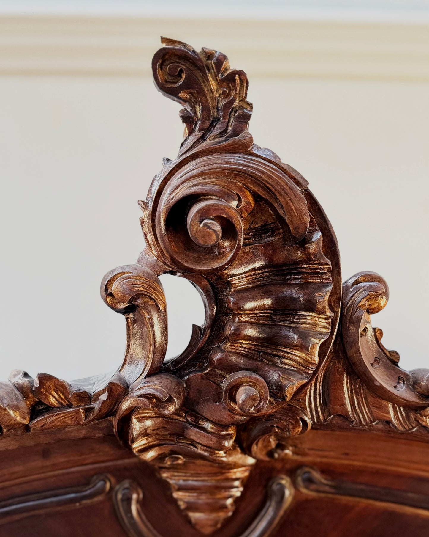 Vitrina Antigua Estilo Luis XV | Casa Perlo